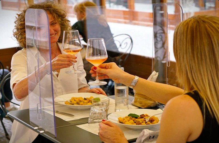 skillevegg og smittevernsvegg i transparent plastik fra solarplexius