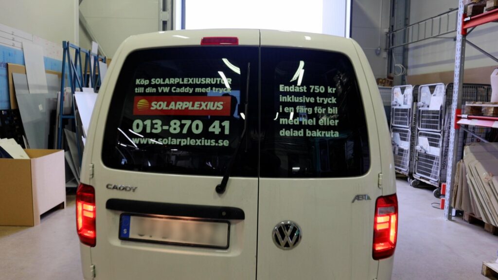 Personvernskjerm med trykk montert på en Volkswagen caddie bilvinduer