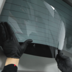 Montering av solskjerming på bakvindue